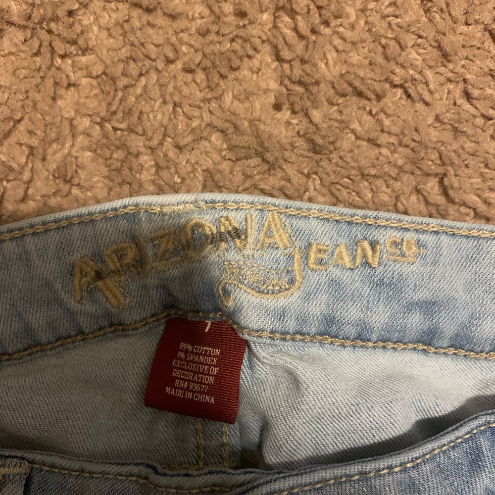 arizona jean, light blue jean shorts, size 7 - Picture 3 of 3